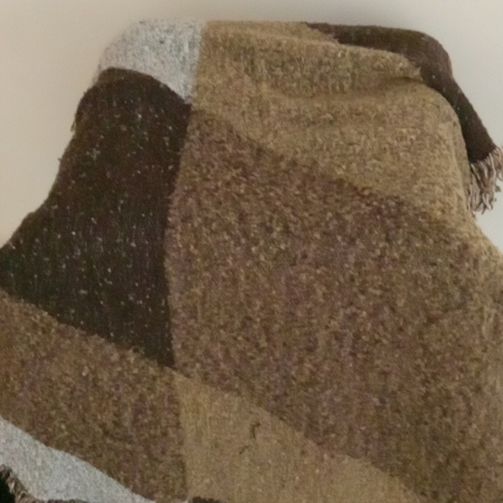 Women's shaw - Picture 5 of 5